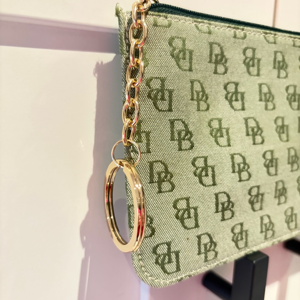 Dooney & Bourke Green Wristlet NWOT - Picture 2 of 8